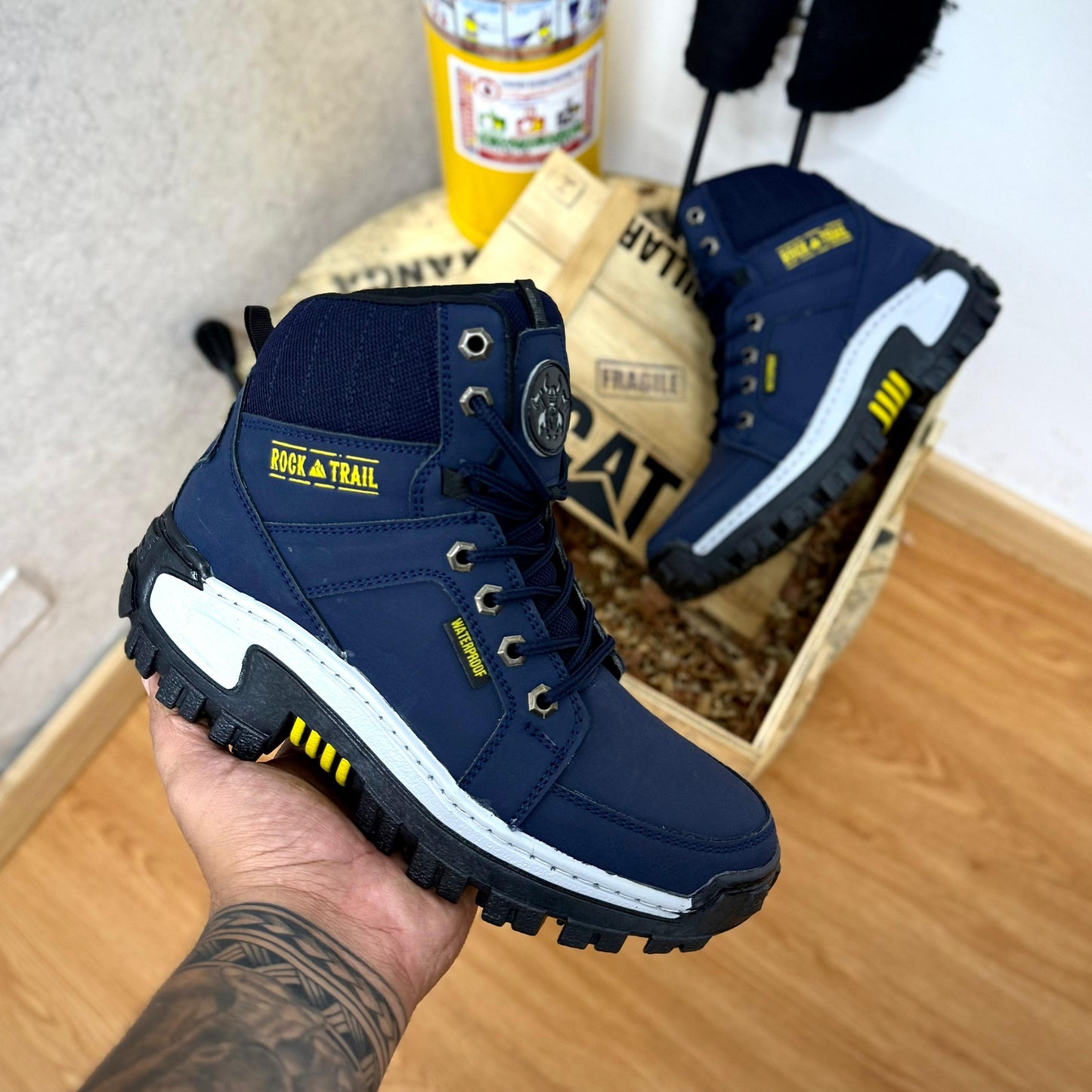Bota CAT Rock Trail Premium – Resistencia y estilo que imponen presencia